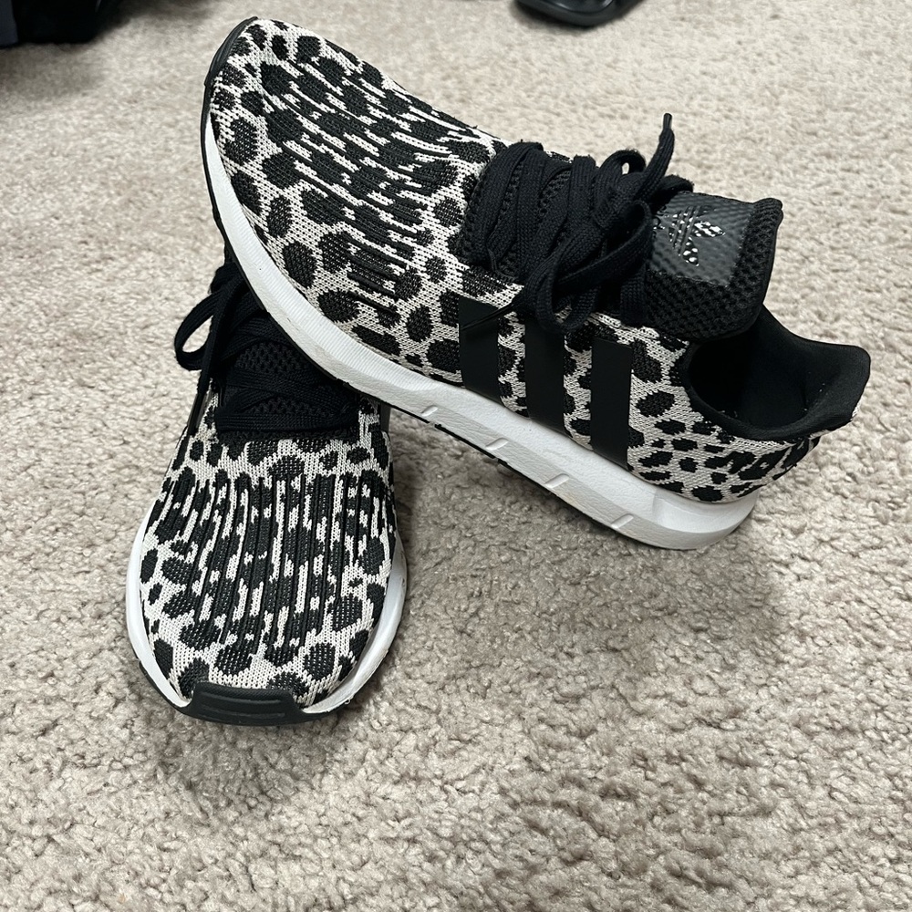 ADIDAS Leopard Print Swift Run Running Shoes Size 8.5.